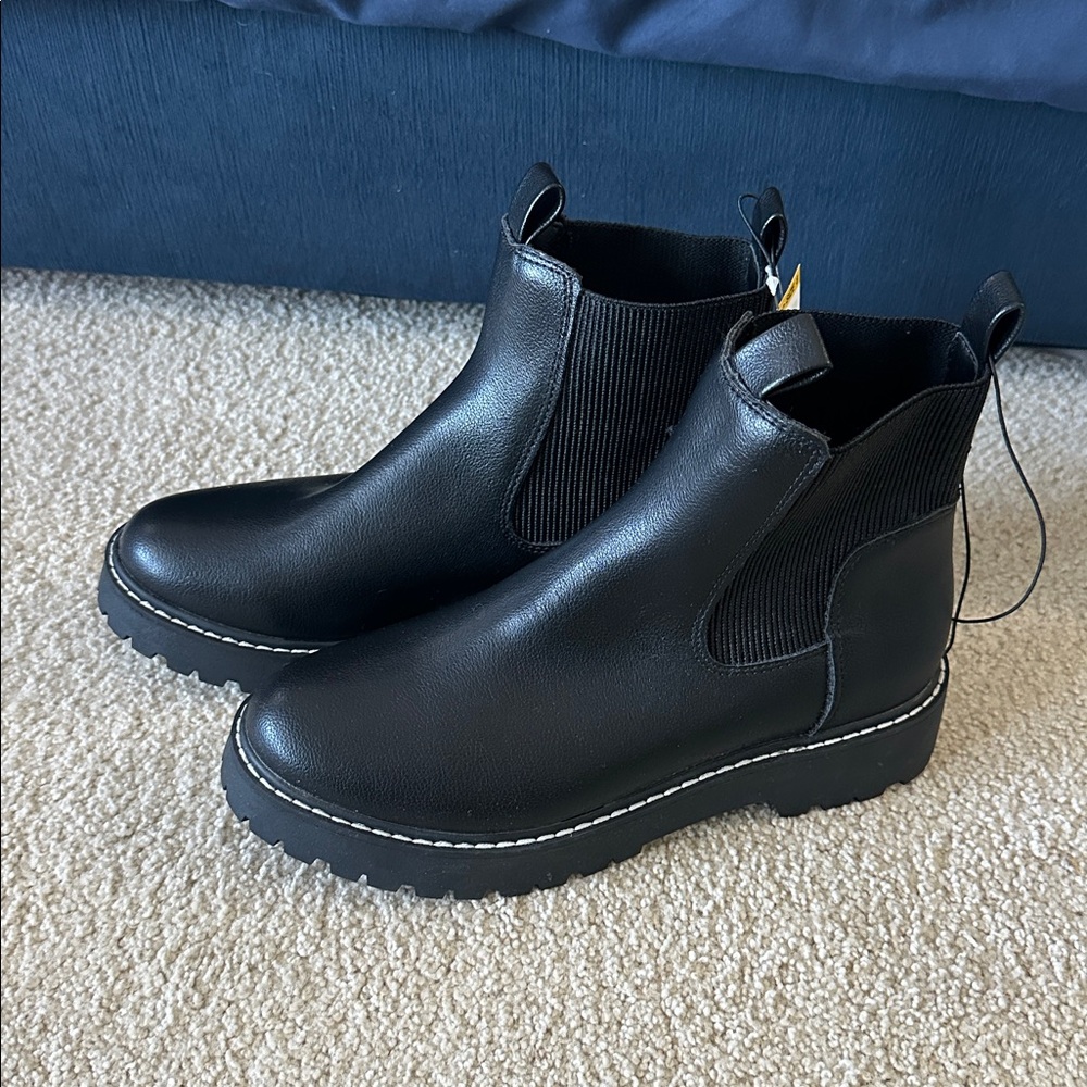 DOLCE VITA NWT Black Ankle Boots with Chunky Sole size 8